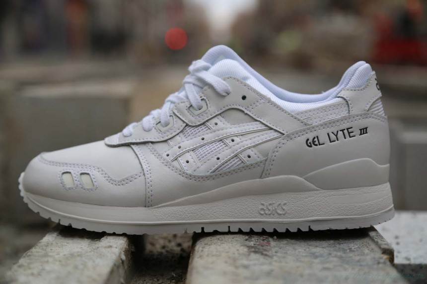 asics blanche grise